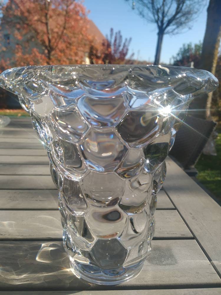 Vase Vintage en Cristal Forme Évasée sur Le Haut. Belle Brillance. Design Original avec Rebords Poly
