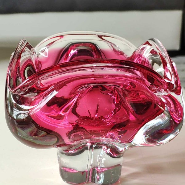 Vide Poche/Ashtray in modern art glass, organic floral shape - Designed by Jozef Hospodka for Chribska Sklarna glassworks