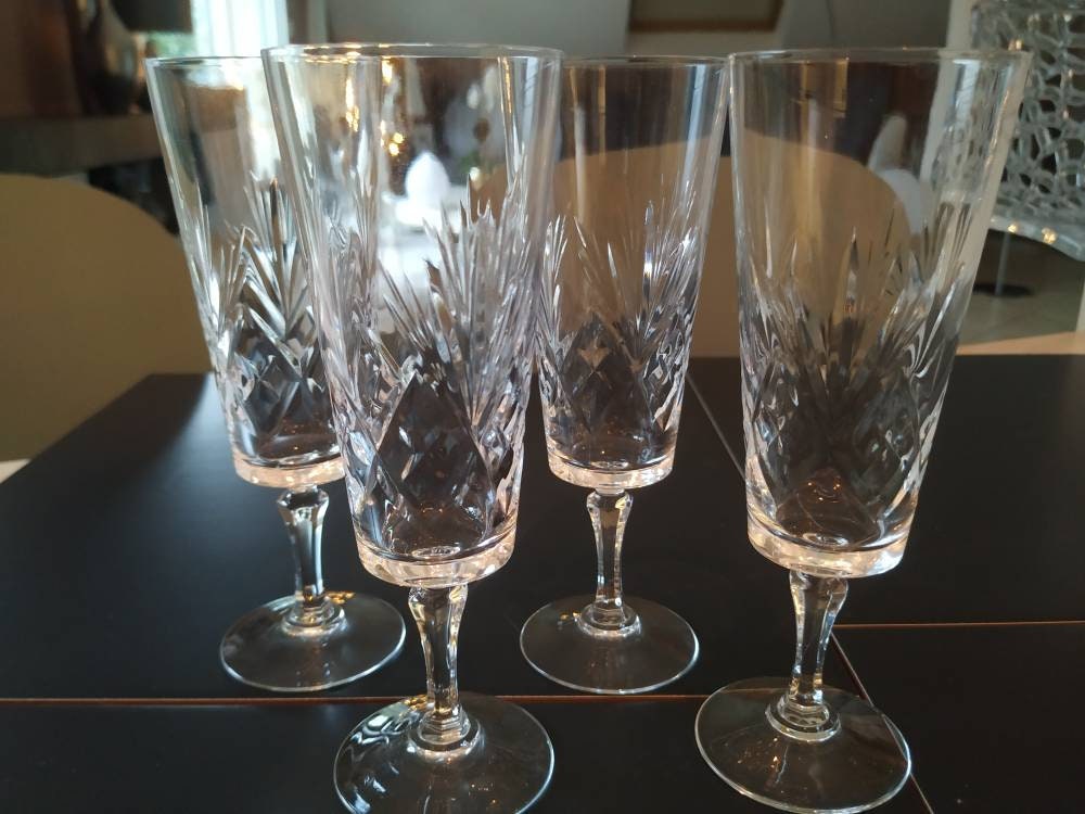 Art Déco. Lot de 4 Flûtes à Champagne en Cristal Taillé. Motifs Géométriques Losanges & Feuillus. Pi