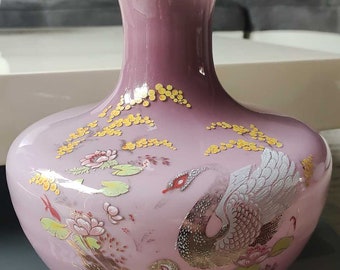 Vintage Asian style vase, corolla/dented neck, in blown art glass/opaline old pink tones - With Japanese decor/floral swans