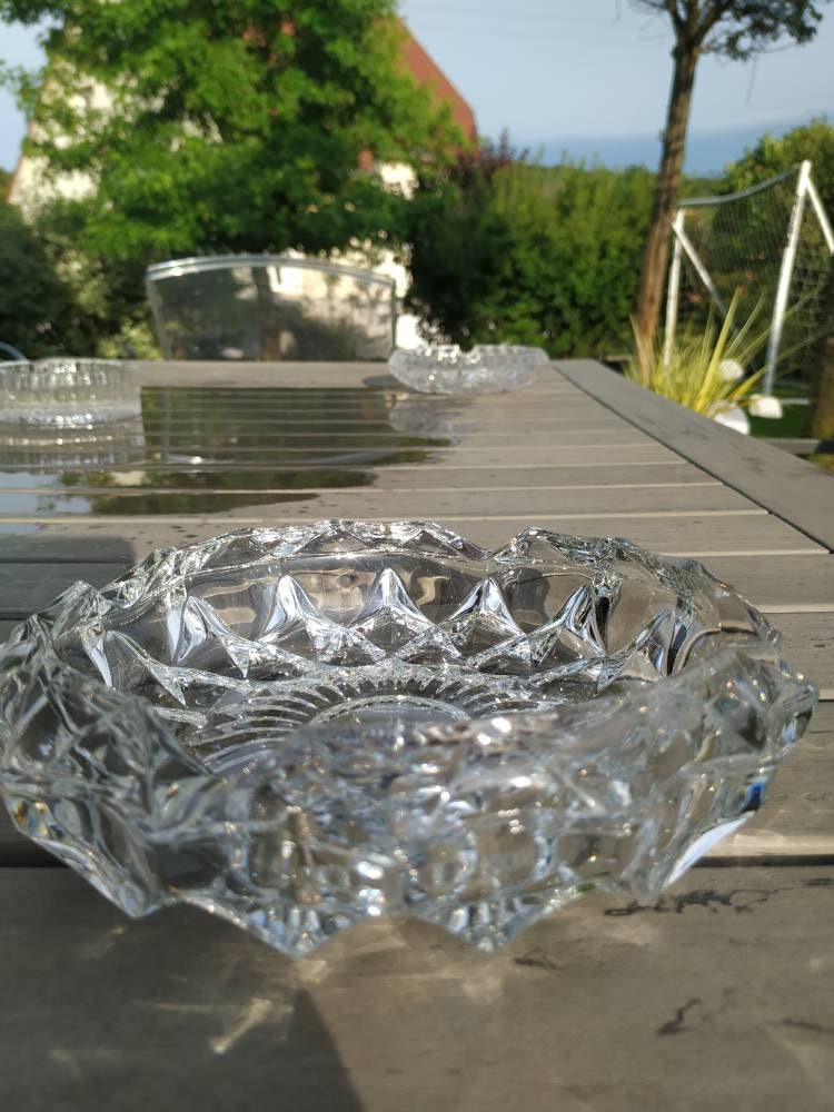 Grand Cendrier ou Vide Poche en Cristal Moulé. Diamètre 20 cm. Hauteur. 5, 5 Comme Neuf
