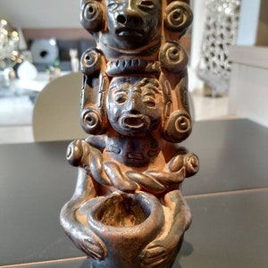 Vintage handcrafted sculpture, Mayan Totem in terracotta. From Honduras/Central America. Very beautiful creation, hand sculpted