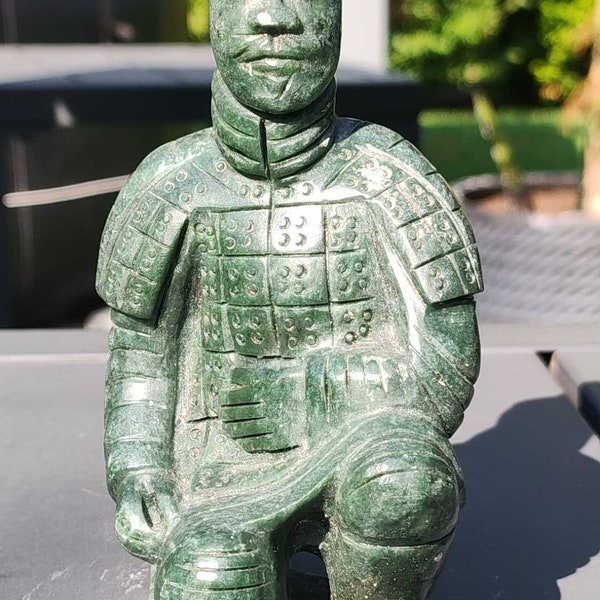 Figurine Guerrier/Soldat Chinois Antique/Armée Xian. Origine Vietnam. Pierres reconstituées à patine verte. Haut 13,5 cm