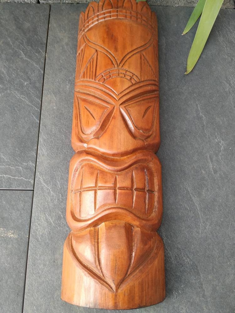 Art Artisanal Indonésien. Masque Balinais Tiki Totem en Bois. Haut. 50 cm. Largeur 15, 5 Accroche à 