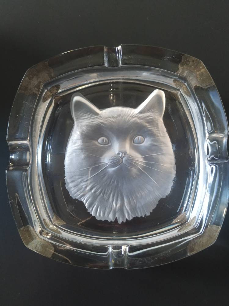 Cendrier/Vide Poche en Cristal. Motif Tête de Chat Opaque Décoration Fond. Objet Très Décoratif avec