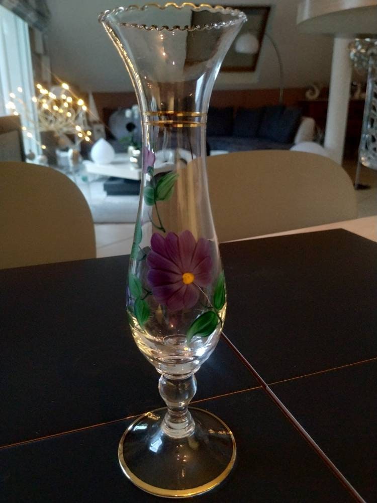 Vintage. Vase Soliflore Artisanal en Cristal. Motifs Floraux Peint Main. Finition Dentelée Dorée sur