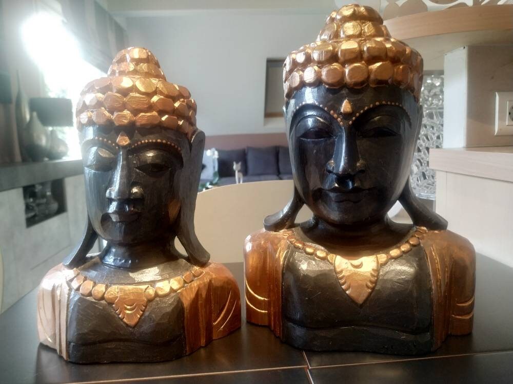 Art Artisanal Thaïlandais. Lot de 2 Bustes Bouddhas Thaïlandais en Bois Patiné Noir et Cuivré. Sculp