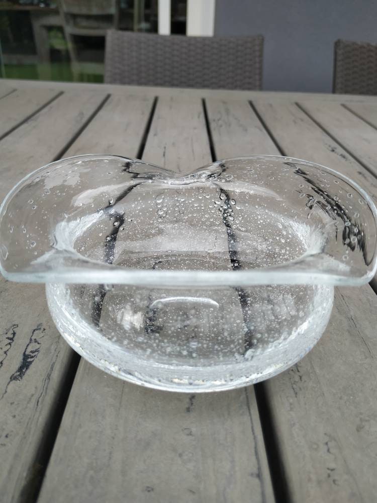 Vide Poche Ancien Vintage en Cristal avec Incrustations Bulles. Diamètre Du Dessus. 26 cm. Diam Base