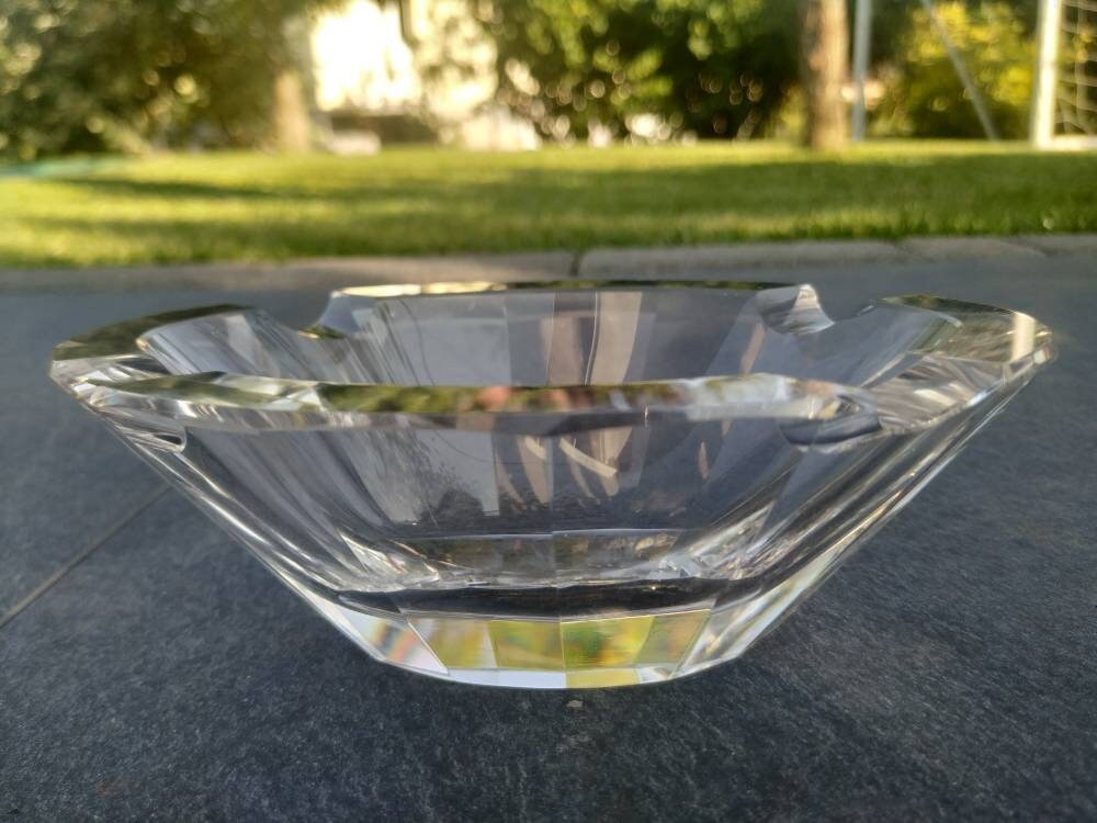 Art Déco . Vintage. Vide Poche/Cendrier en Cristal. Aux Contours Finement Biseautés | Voir Photos Be