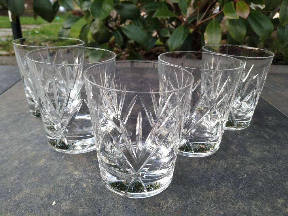 Lot 5 Verres à Whisky Vintage en Cristal Taillé. Motifs Feuilles Finement Gravées. Design Épuré Sobr