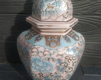 Old Chinese ceramic vase/Decorative potiche or large tea box. Signed Macau handmade under the bottom. High 32 cm. TB status