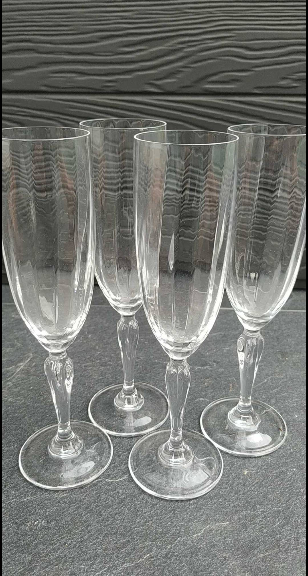 Lot de 4 Flûtes à Champagne en Cristal Style Lancel. Fines Striures Verticales. Très Beau Travail Au