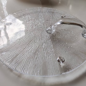 Design cake/cheese serving tray on 3 legs/tripods in blown glass, Swedish design. Frosted effect inlays