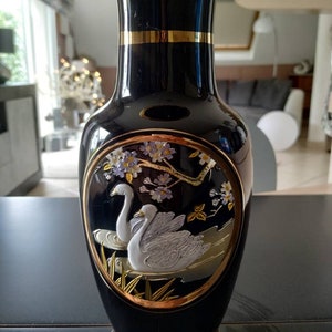 Japanese porcelain vase "Art of Chokin". With metal plate decorated with swans, branches/floral motifs & various gold borders