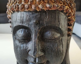 Sculpture Tête de Bouddha Thaïlandaise Feng-Shui, en polyrésine effet bois à patine noire et or - En méditation. 28 x 16 cm