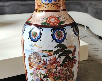 Grand Vase Japonais Balustre/Décor scènes de vie de Geishas sur fond de nature sauvage. Frises florales. En céramique polychromes. Dim 46x17