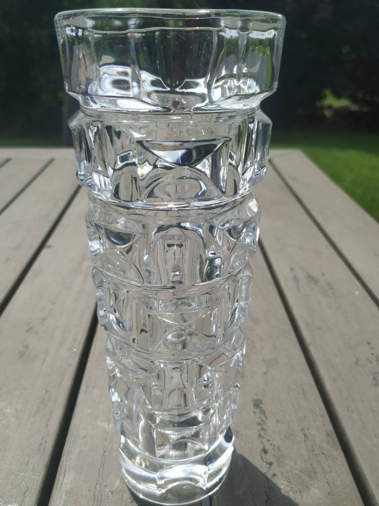 Vintage. Vase en Cristal Forme Tubulaire. Motifs à Facettes. Haut 22 cm. Diamètre Du Dessus. 8 Base 