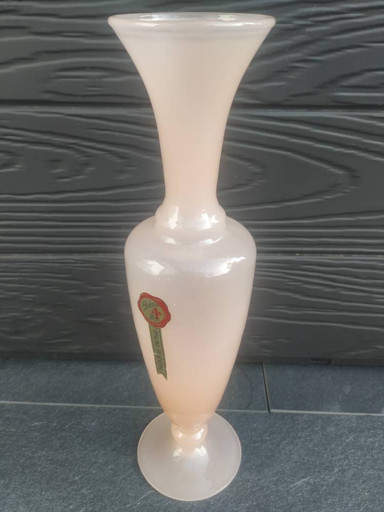 Vase/Soliflore en Opaline Rose Pâle. Stelvia Opalina Fiorentina. Made in Italy. Hauteur. 26 cm. Comm