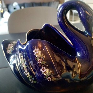 Decorative Swan/Trinket tray in Asian porcelain decorated with floral motifs & peacocks with gold inlays. Tb state