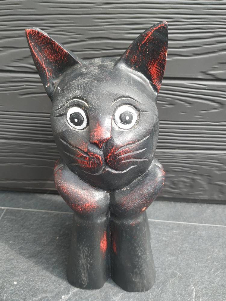 statue Décorative Chat Noir. Patiné Rouge Par Endroits. en Bois Sculpté Main. Hauteur. 28 cm. Longue