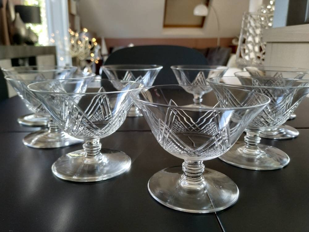 Lot 9 X Coupes en Cristal de Saint Louis Finement Taillé/Modèle Vosges, Art Déco Années 1936. Travai
