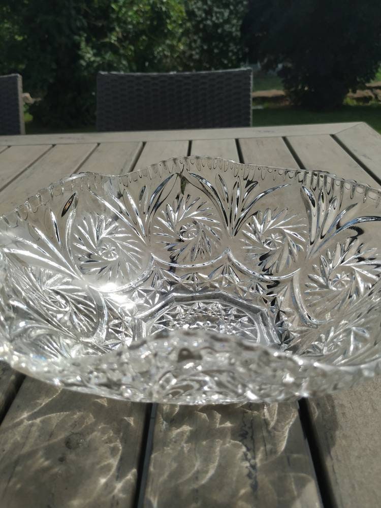 Vintage. Grande Coupe en Cristal Moulé. Motifs Floraux & Étoilés. Rebords à Ondulations. Diamètre 26