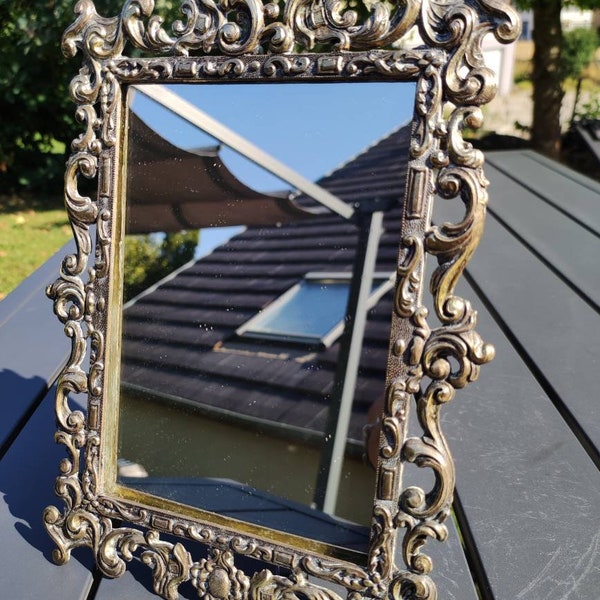 Miroir de Table psyché rectangulaire en bronze style Rocaille/Louis XV, époque XIXème. Miroir au mercure. A décor de volutes, motifs floraux