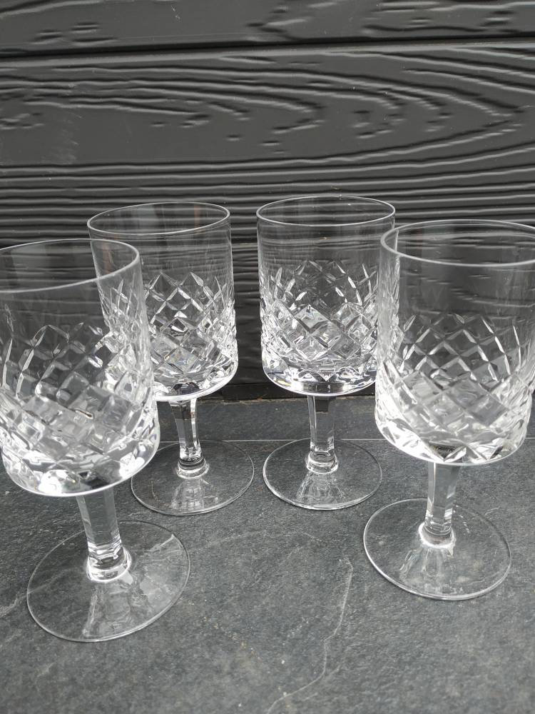 Art Déco. Années 30. Lot de 4 Verres en Cristal Taillé Motif Losanges. Belle Brillance. Haut. 14, 8 