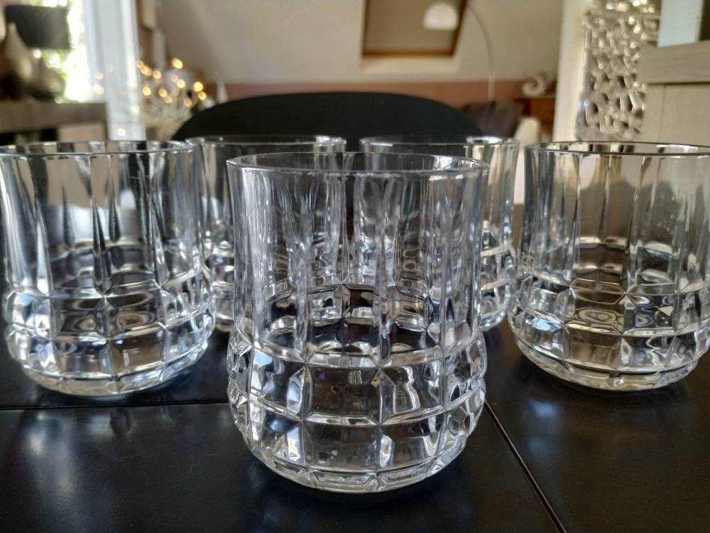 Lot de 5 X Verres à Whisky Vintage. Motifs Facettes Finitions Coniques Verticales sur Le Dessus. Sig