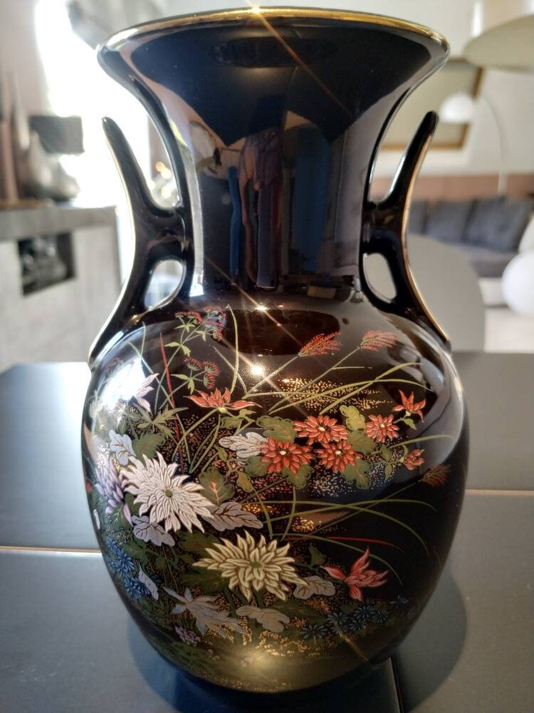 Vase Amphore Asiatique Design. en Porcelaine Fine Verni. A Décors Floraux & Volatiles avec Incrustat