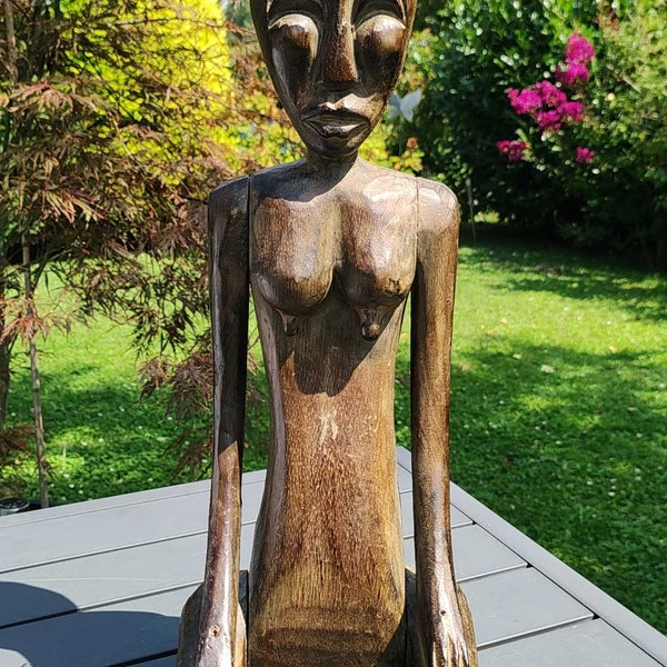 Sculpture Femme Africaine Mangbetu du Congo à tête allongée. En bois. Haut 50 cm