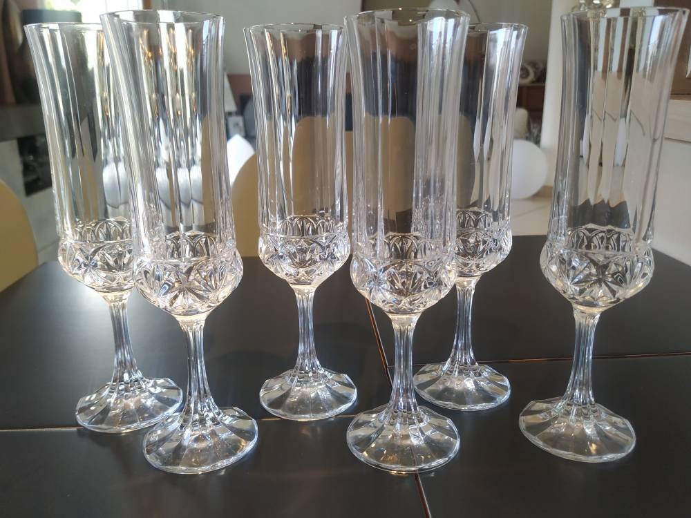 Lot de 6 Grandes Flûtes à Champagne Vintage en Cristal. Style Empire/Régence. Motifs Étoilés. Pied M