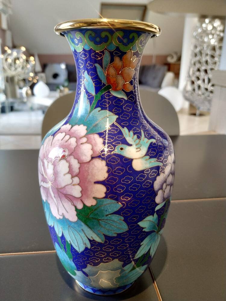 Vase Chinois Ancien. Peint Main en Émaux Cloisonnés. A Décor Floral/Fleur de Lotus & Oiseau. Incrust