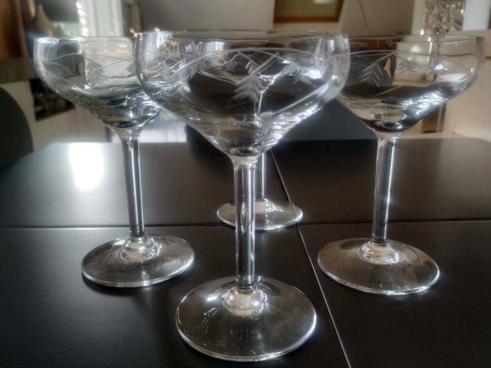 Art Déco. Années 30/40. Lot de 4 X Coupes à Champagne en Cristal Finement Taillé. A Décor D Épis Blé