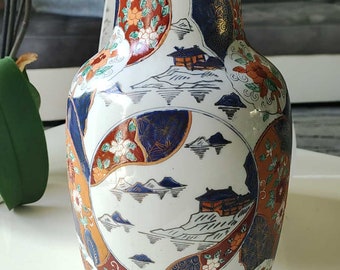 Vase balustre Chinois, scènes nature sauvage, motifs floraux. Style Imari. Haut 31 cm