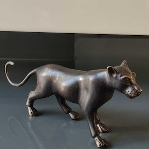 Art Deco Sculpture/Zoomorphic Cheetah Figurine/ in gilded bronze with brown patina finish - Beautiful facial expression. Dim 18 x 8 cm