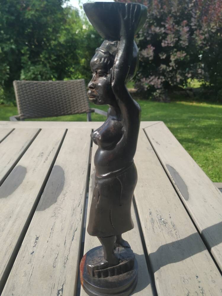 Art Africain. Statuette/Sculpture D Une Femme Congolaise. en Bois Ébène Finement Sculpté Main. Haute
