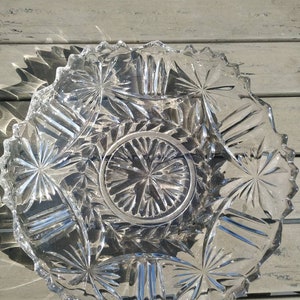 Vintage. Large molded crystal tray. Diameter 31 cm. Like new