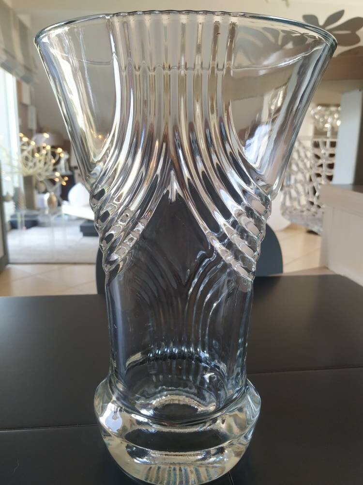 Grand Vase en Cristal Vintage. A Décor de Striures Transversales. Haut. 29, 5 cm. Années 70/80. Diam