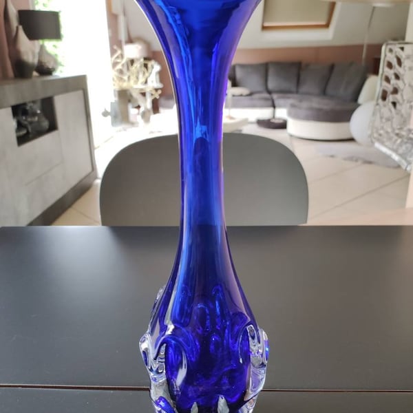 Magnifique vase conçu par le designer Ladislav Palecek, 1970 - Tchécoslovaquie. En verre d Art Boho Tchèque/ Verrerie Skrdlovice Bleu cobalt