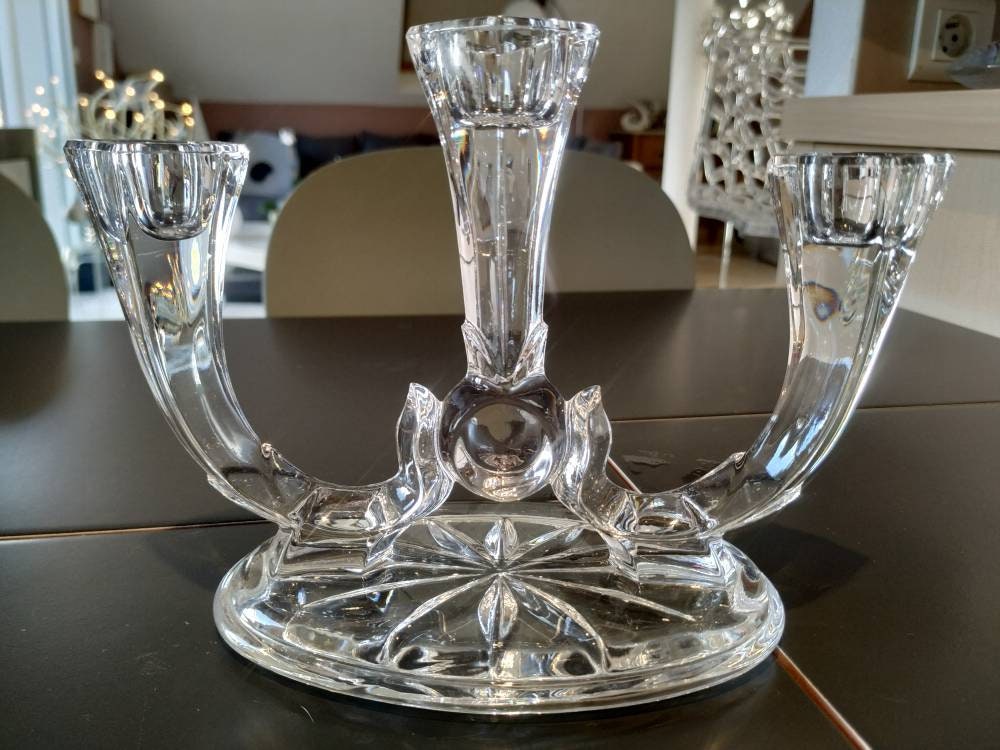 Bougeoir en Cristal Vintage à 3 Feux. Branches Forme de Volutes. Base Étoilée. Très Belle Brillance.