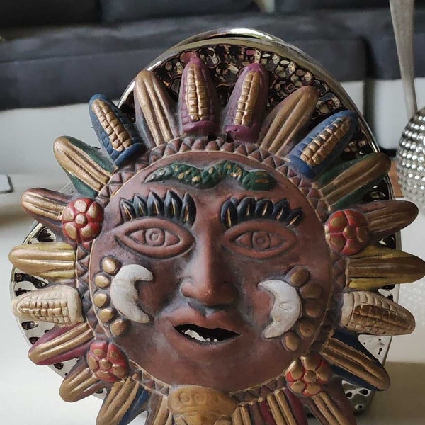 Art Artisanal Mexicain/Figurine Maya Solaire/Visage céleste Inah Tribal - en terre cuite émaillée polychrome. Diam 19 cm. TB état