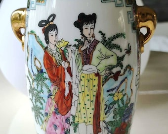 Magnifique Vase artisanal chinois style Antique en porcelaine fine - Peint main, estampillé. Motifs Geishas, floral, oiseau. Haut 21 cm