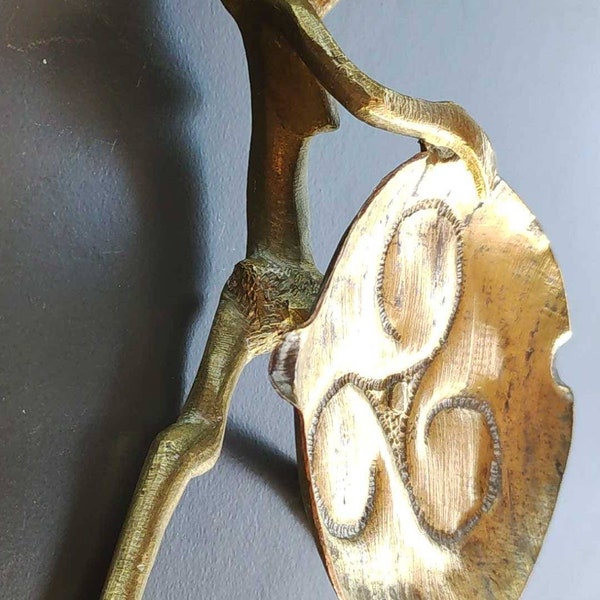 Cendrier artisanal Ethnique/Objet décoratif du Burkina Faso vintage des années 50. En bronze doré réalisé selon le principe de la cire perdu