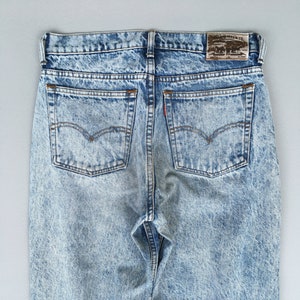 Talla 29x28 Jeans vintage Levi&#39;s con lavado ácido para mujer, cintura alta, Levi&#39;s, vaqueros desgastados de los años 90, vaqueros desgastados de los años 80, Levi&#39;s de corte relajado