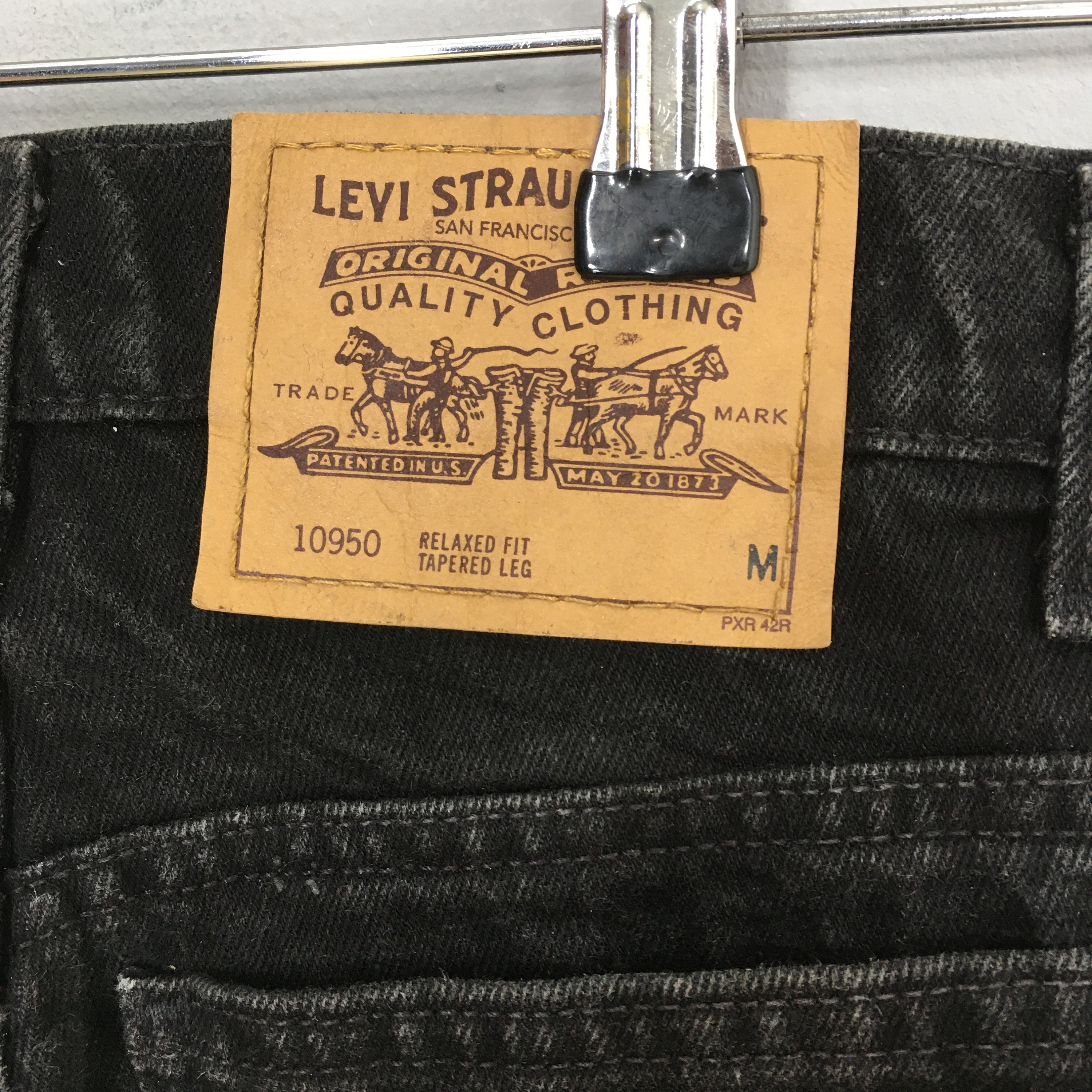 Size 28x31 Vintage 90s Levis 950 Black Jeans Tapered Leg Size 28x31 Vintage 90s Levis 950 Black Jeans Tapered Leg