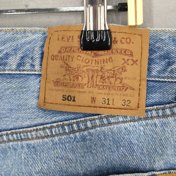 Size 30x33 Vintage 90s Levi's 501 Faded Blue Light Wash Size 30x33 Vintage 90s Levi's 501 Faded Blue Light Wash