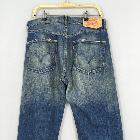 Size 32x32 Vintage Levi's 501 Faded Blue Jeans St… - image 8