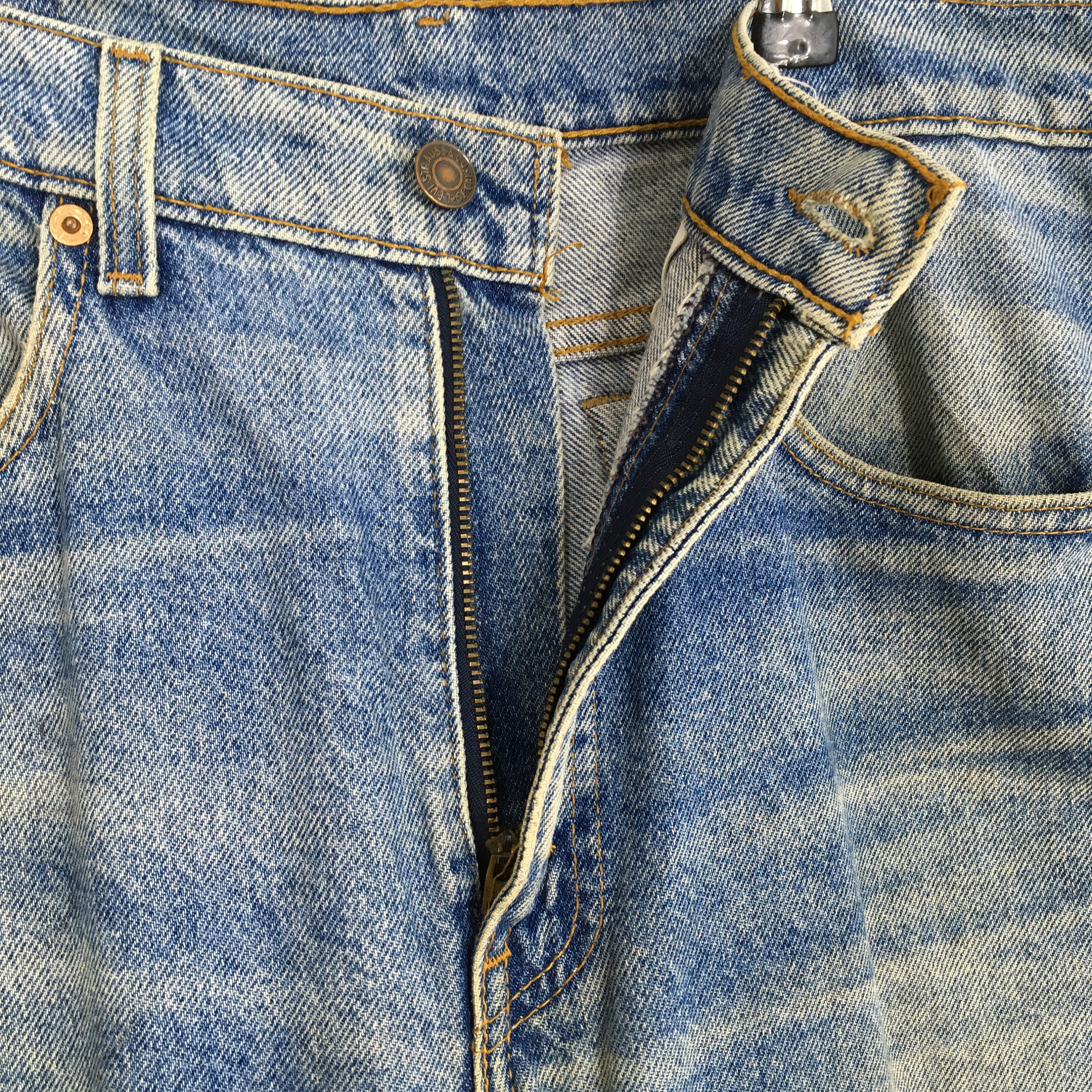 Size 32x30 Vintage Levis 505 0217 Light Wash Blue Jeans 1990s