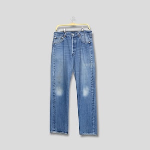 Tamanho 32x33 Jeans Levi&#39;s 501XX Stonewash Vintage Jeans Levi&#39;s Azul Desbotado Jeans Levi&#39;s Desgastado dos anos 90 Jeans Levi&#39;s 501 com Braguilha de Botão W32